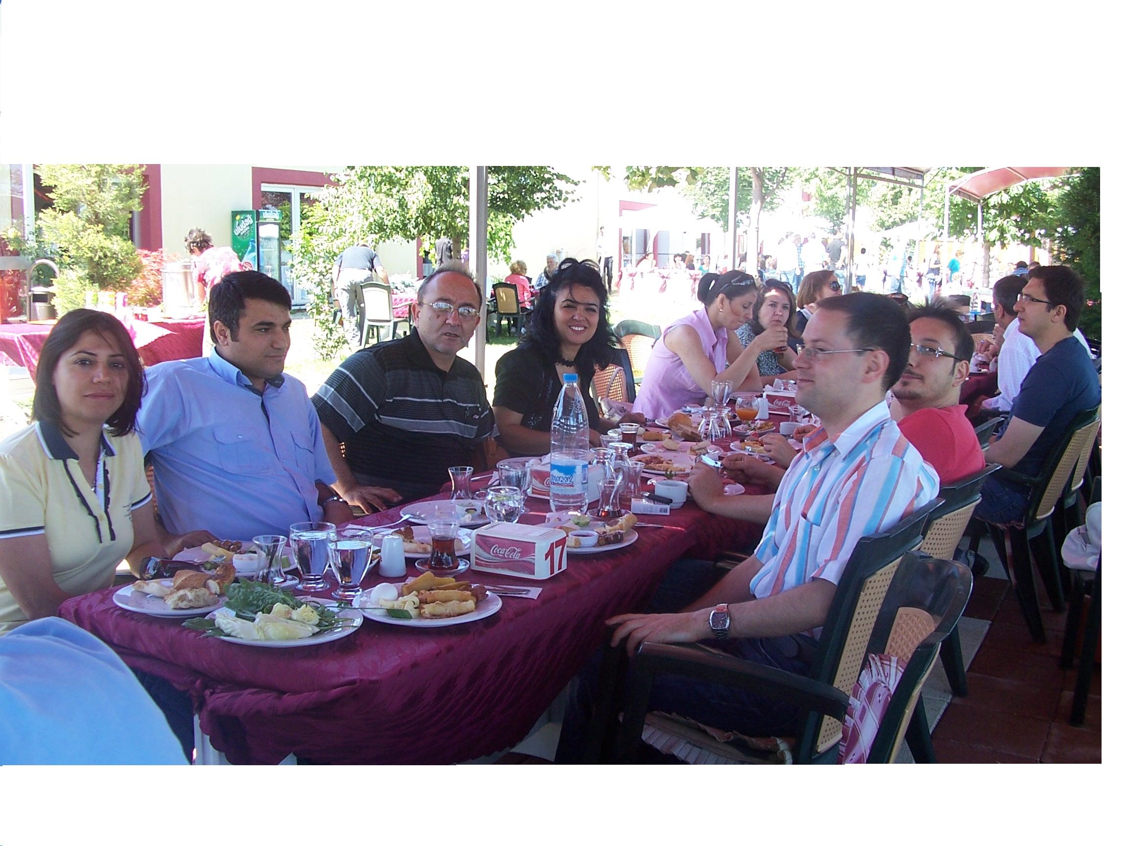 ŞUBEMİZ ÜYELERİ İLE KAHVALTI 